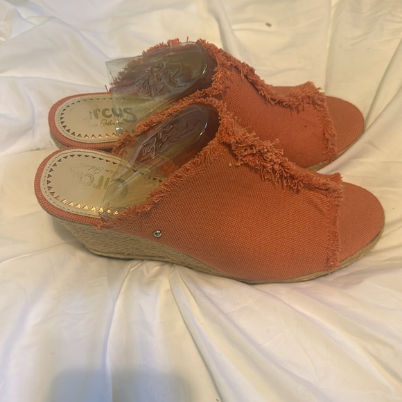 Circus - Picture 4 of 4